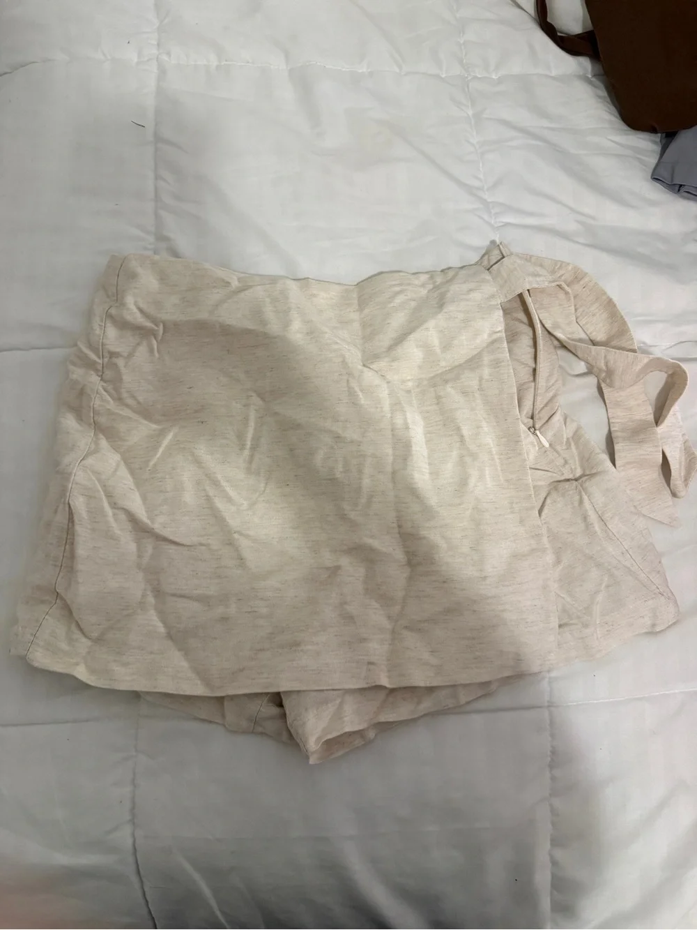 H&M High Waist Cream Tie-Waist Linen-Blend Shorts